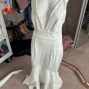 Elegant White Sleeveless Dress